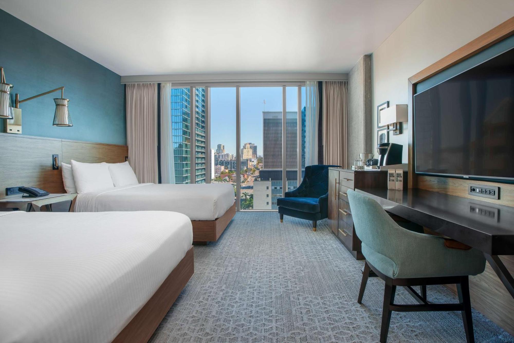 Upper Level Queen Room Two Queen Beds City View