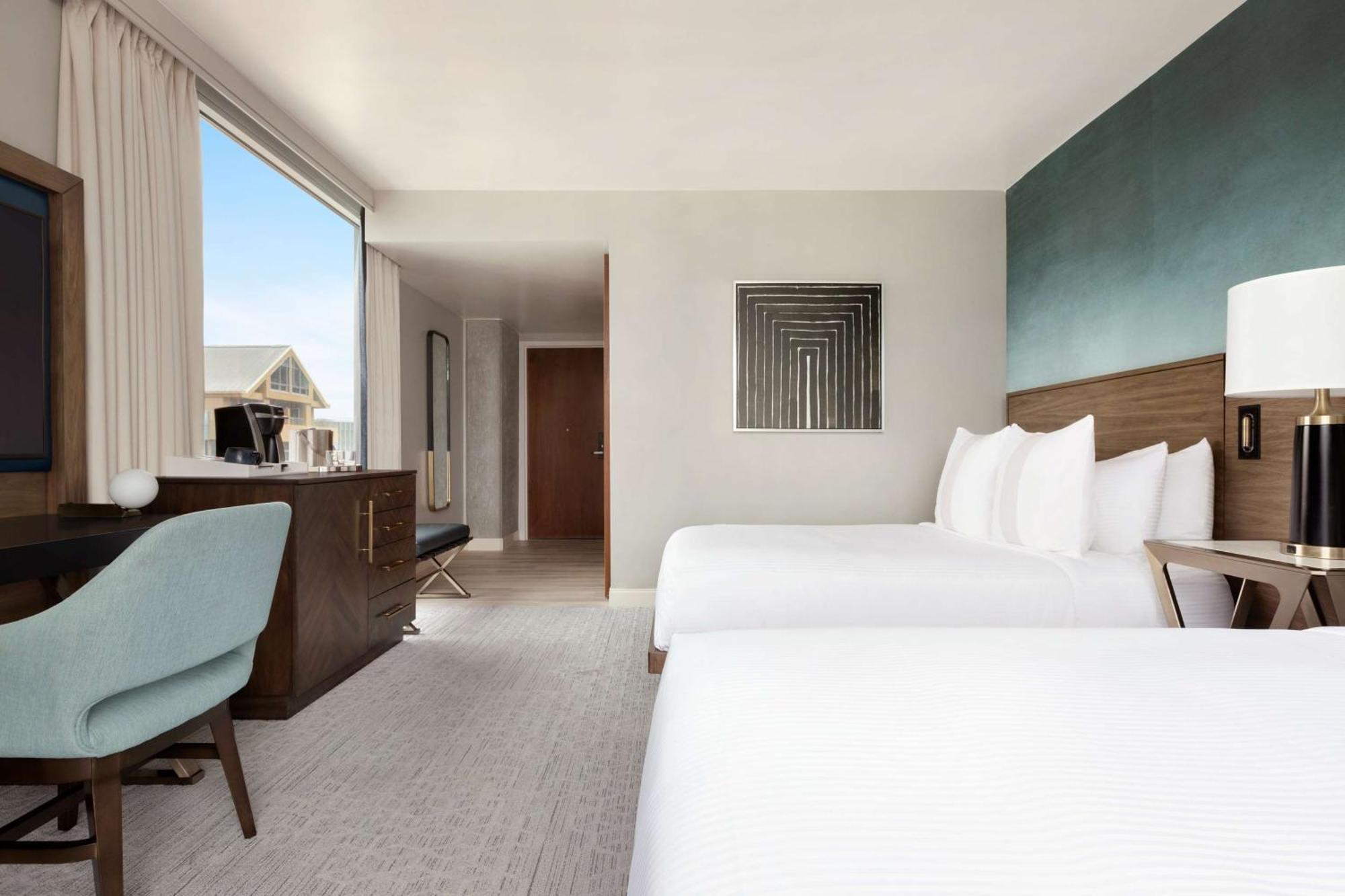 Upper Level Queen Room Two Queen Beds City View