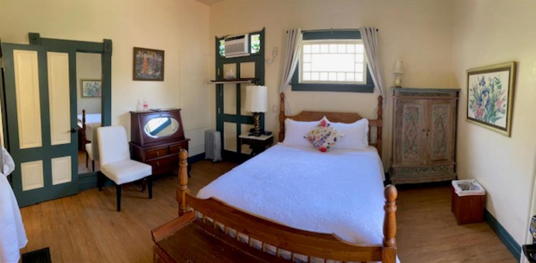 Queen Room Garden View