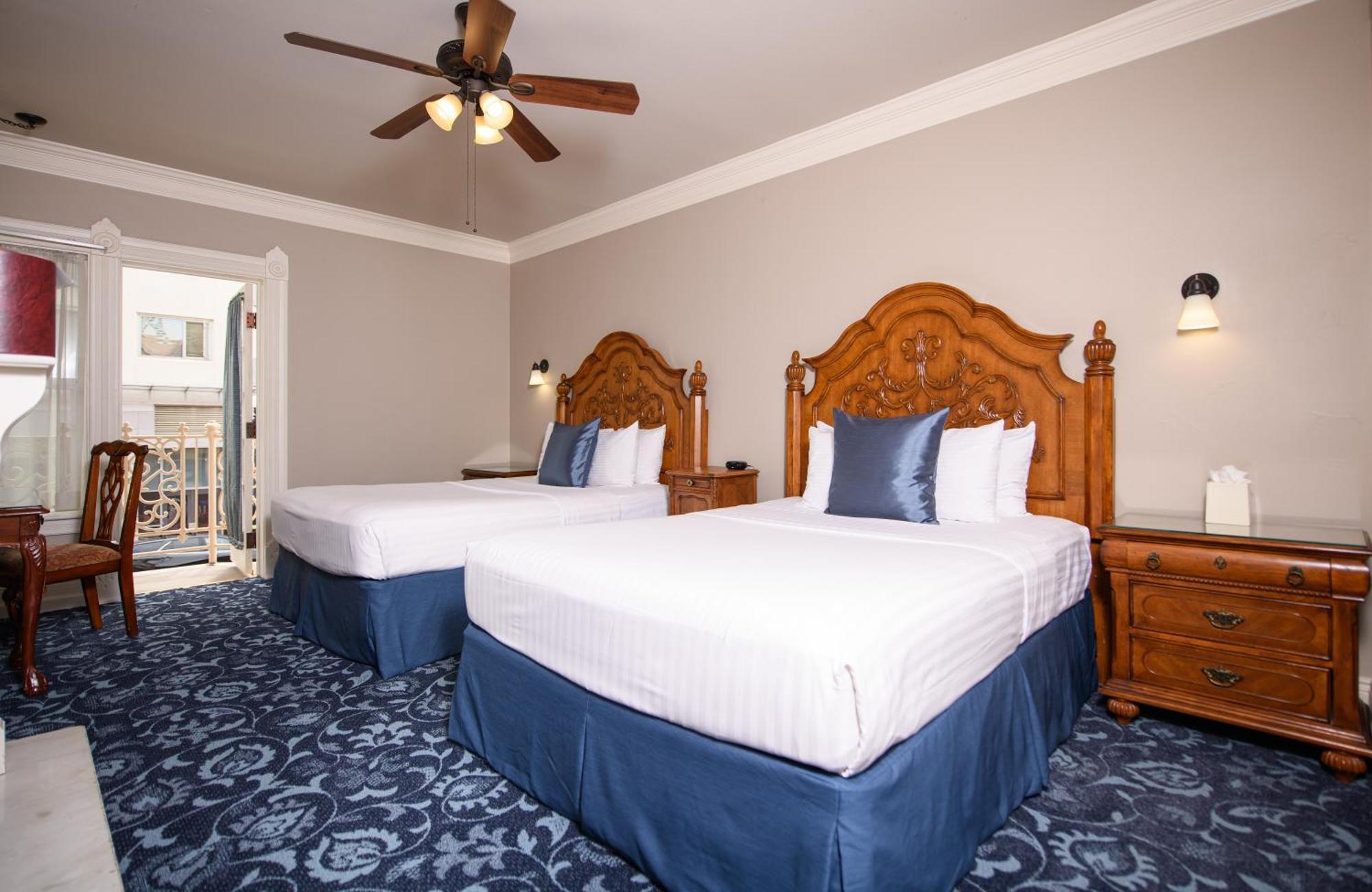 2 Queen Beds