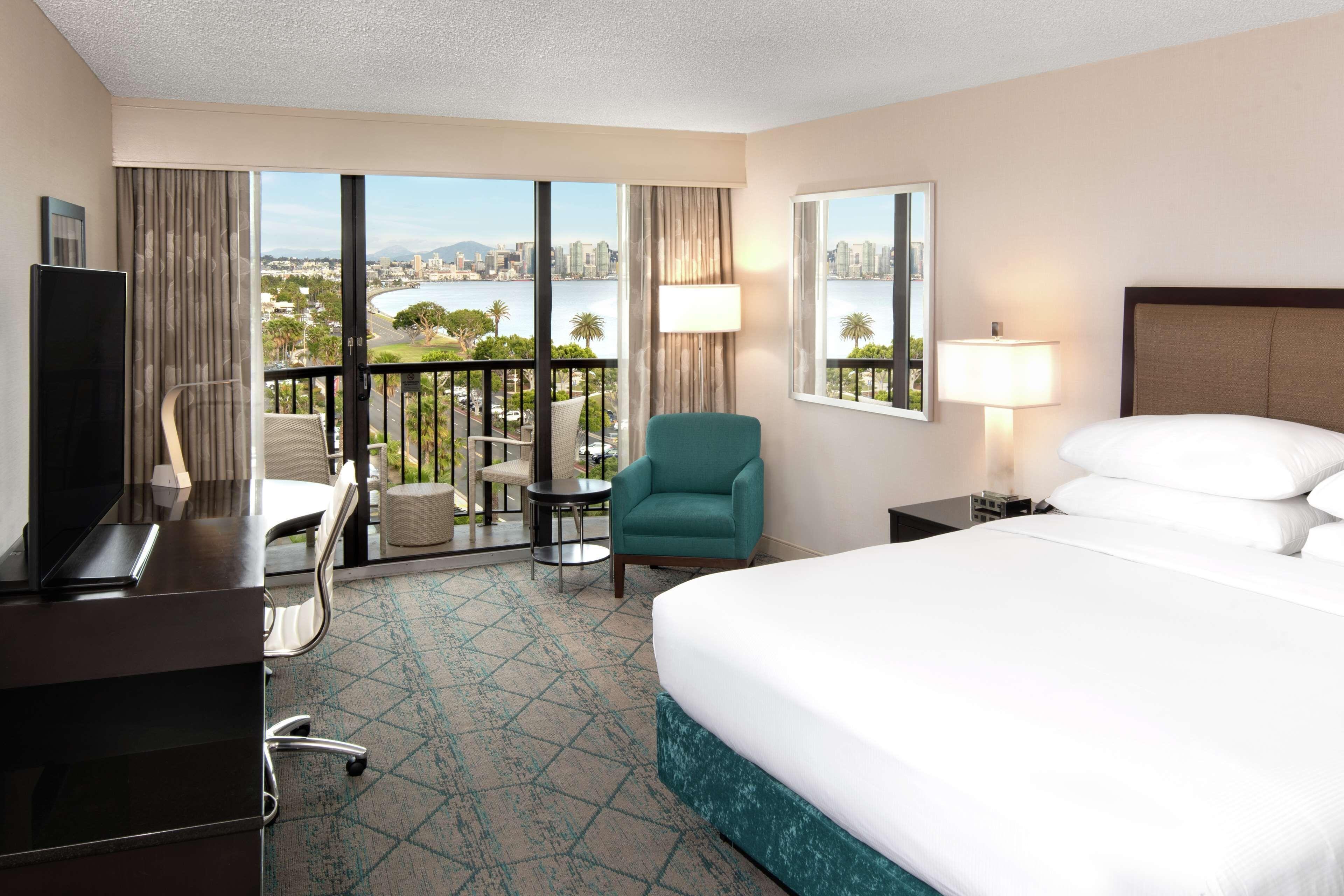 Superior King Room Marina View