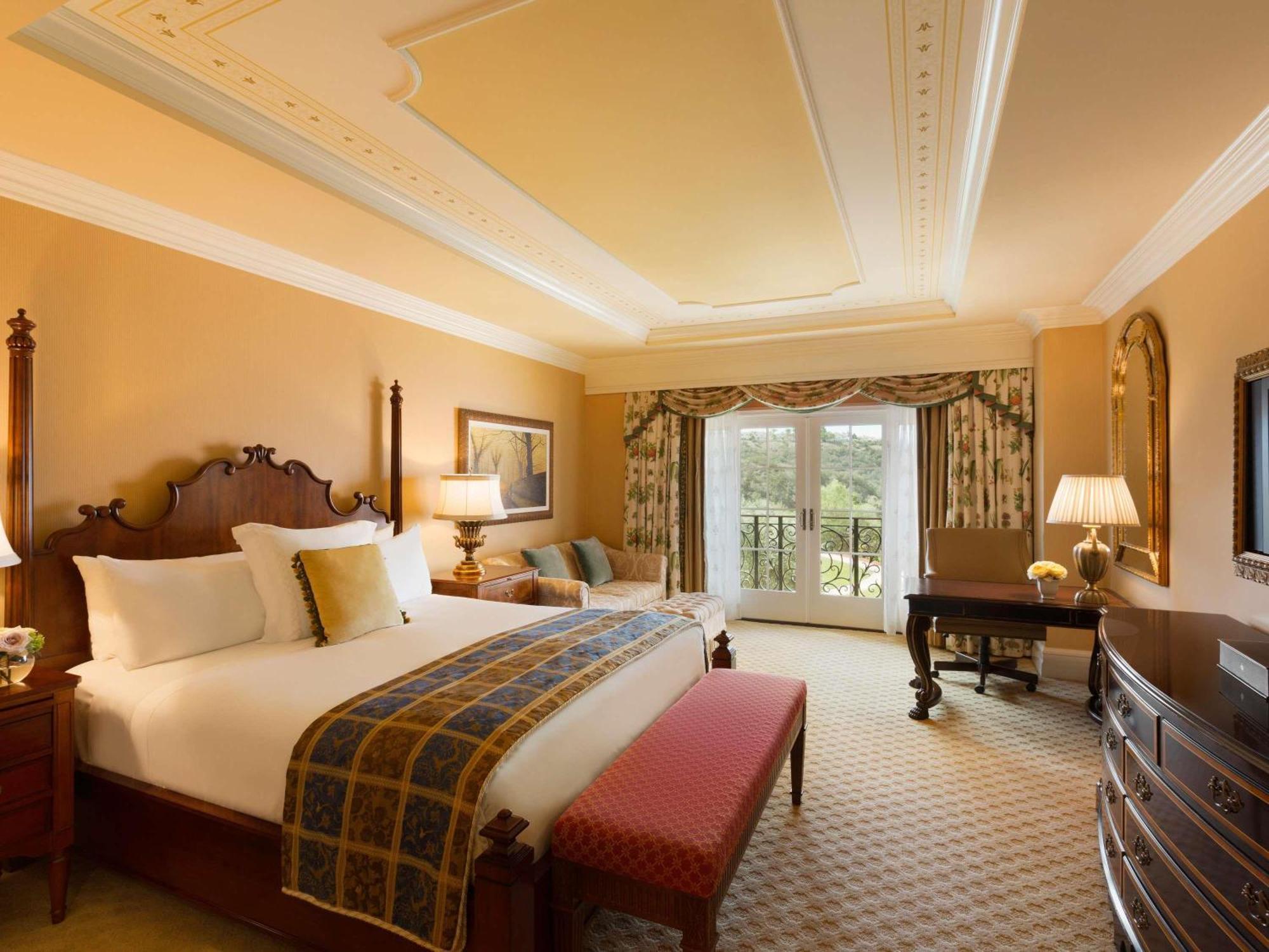 Vista King Suite Sofa Beds Kitchenette Private Fireside Terrace