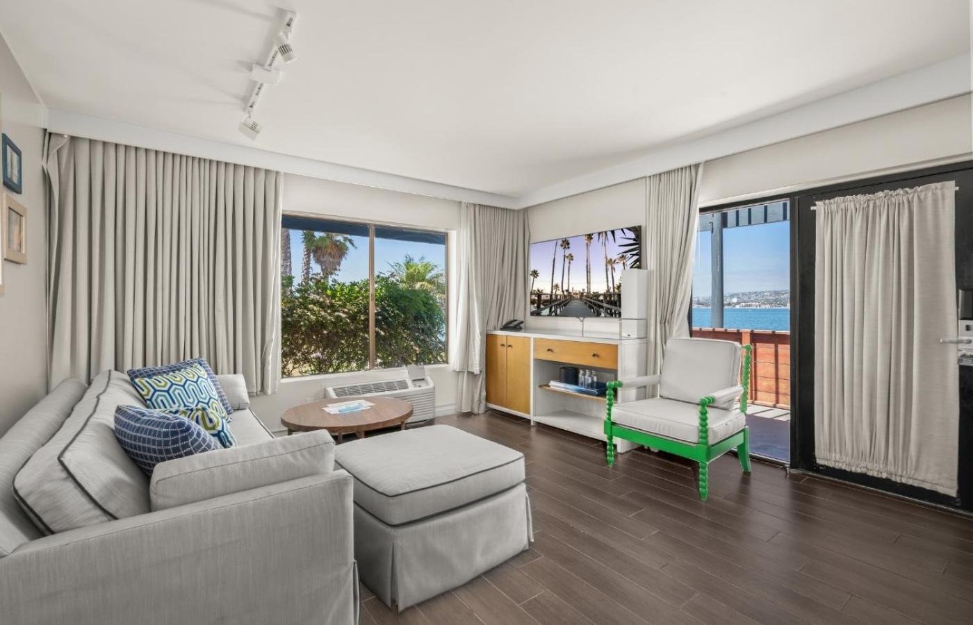 Bayside Bungalow Suite