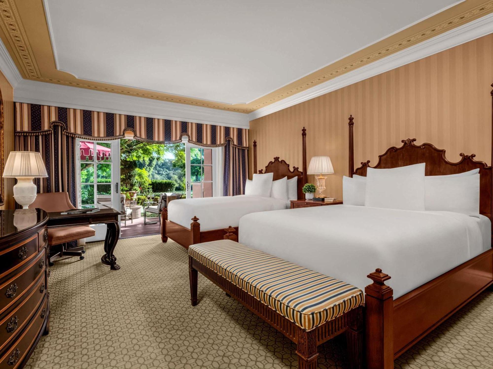One-Bedroom Paseo Queen Suite Two Queen Beds Fireside