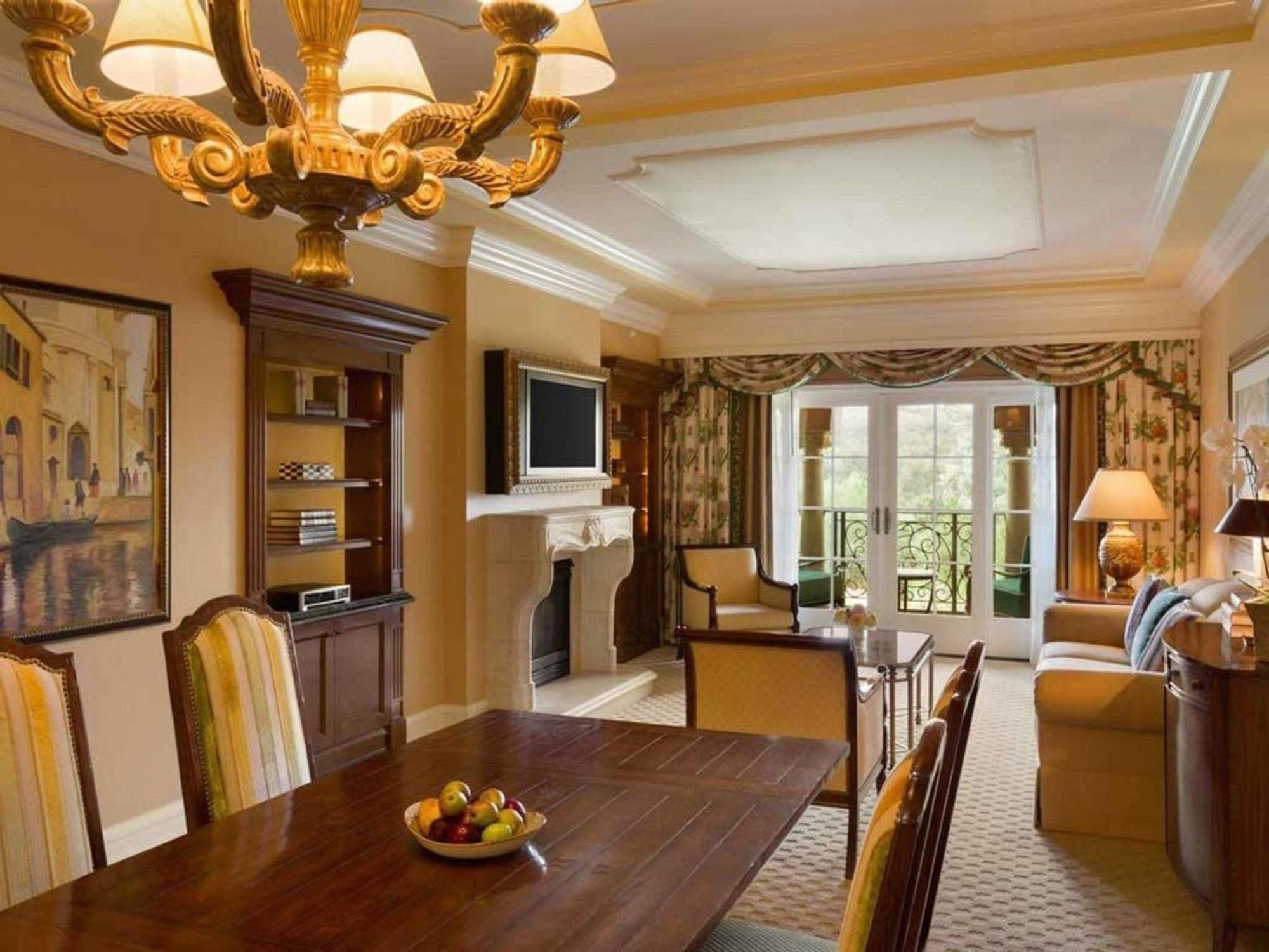 Vista King Suite Sofa Beds Kitchenette Private Fireside Terrace