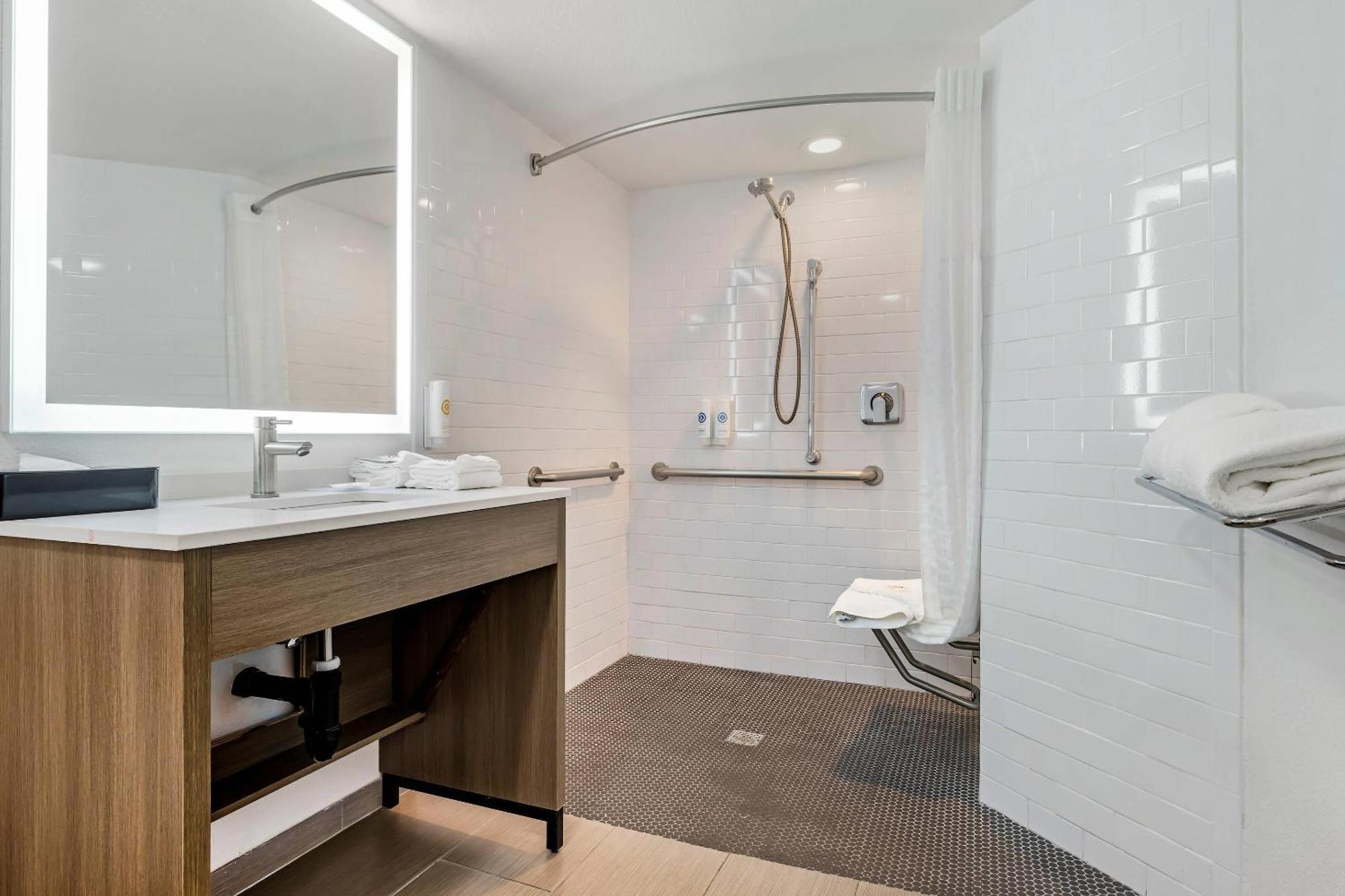 King Room - Free Parking Breakfast Included
