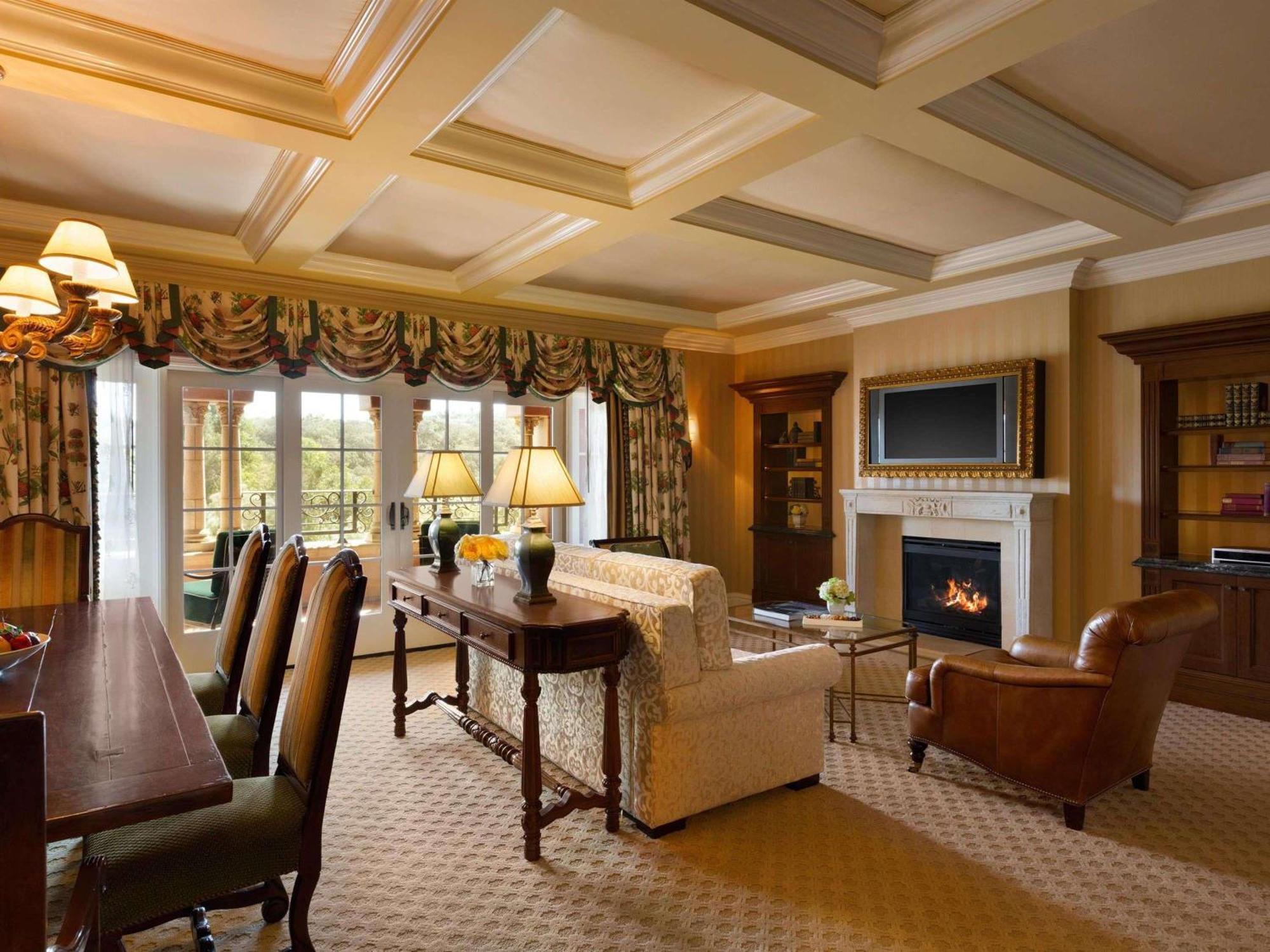 One-Bedroom Paseo Queen Suite Two Queen Beds Fireside