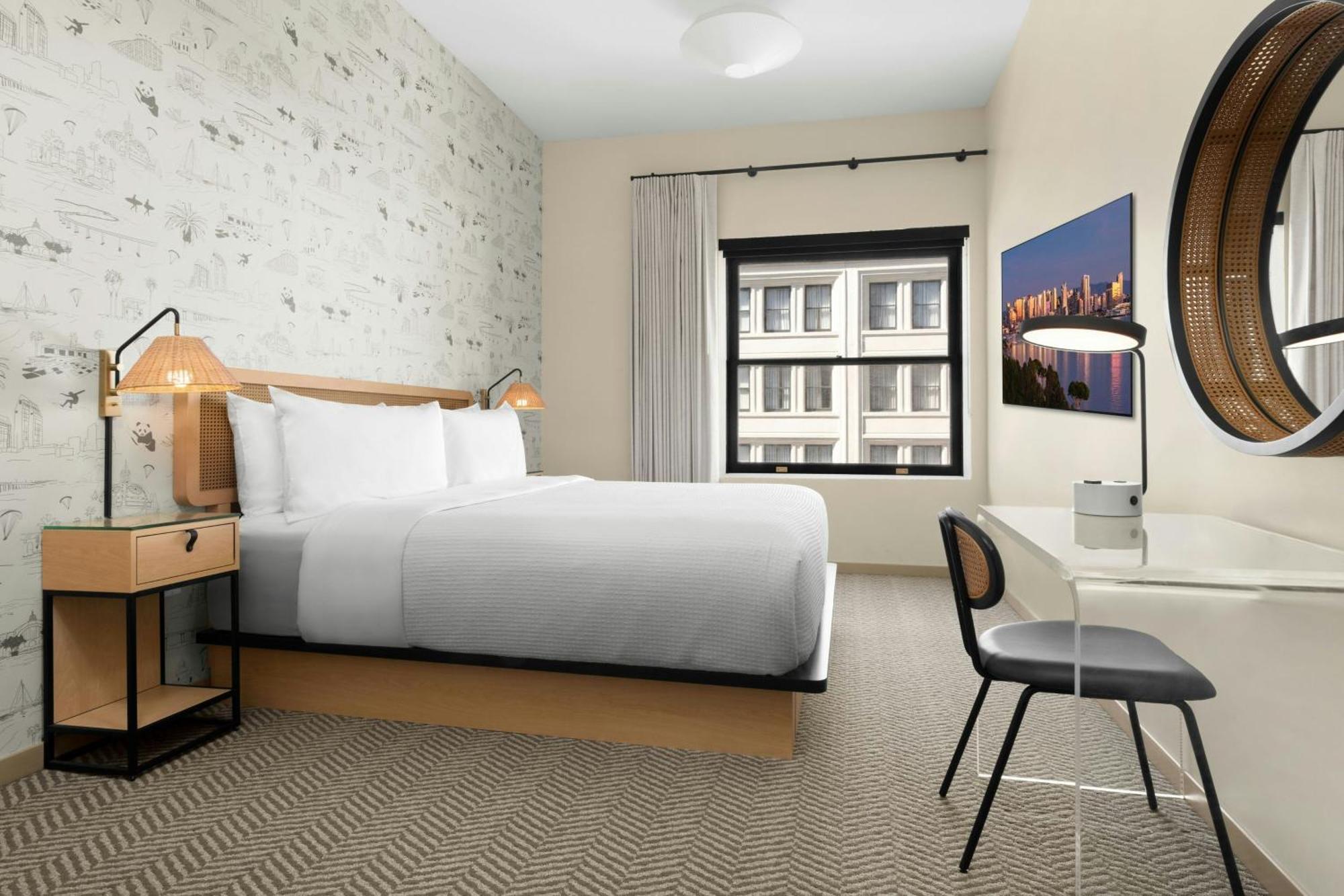 Deluxe King Room Limited View