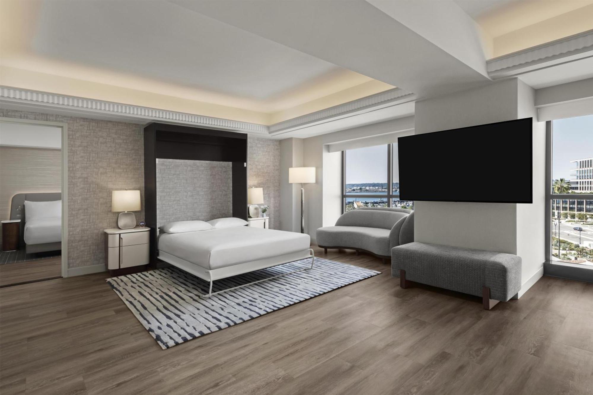 Signature King Suite
