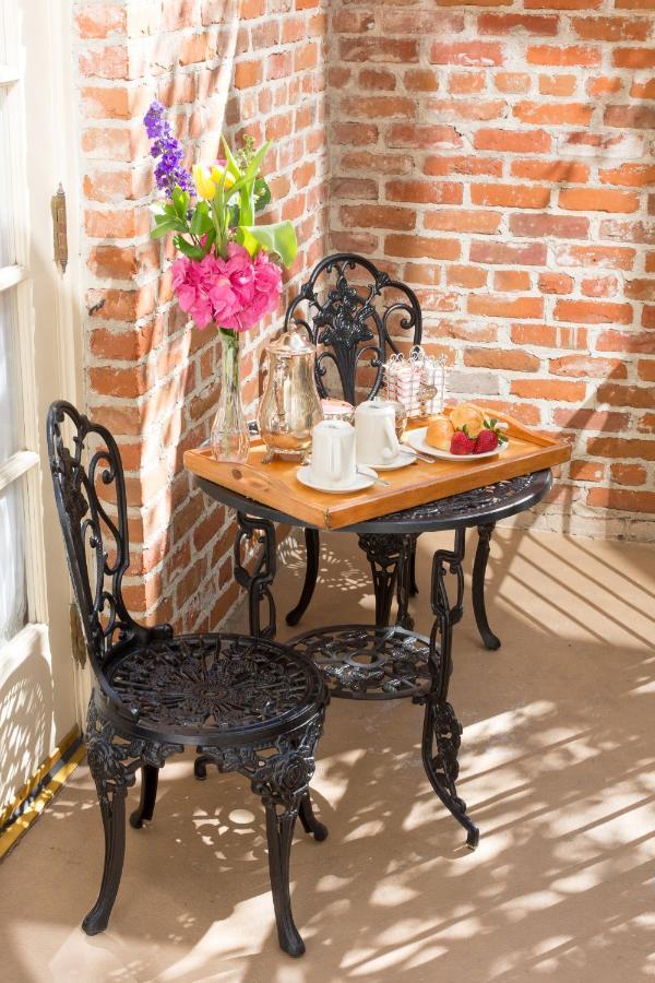 1 King Bed Balcony