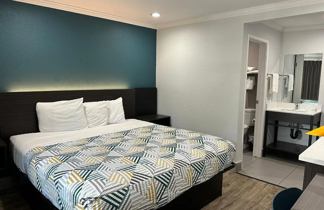 Studio 6 Suites San Ysidro Ca San Diego South Bay-1