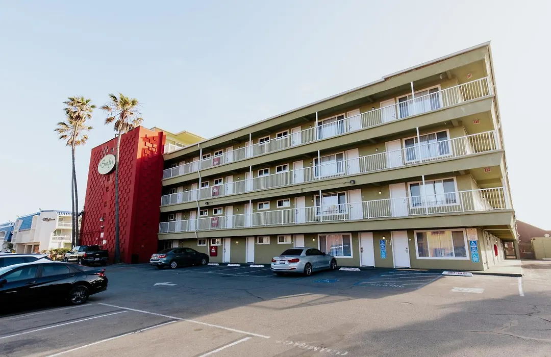 Surfer Beach Hotel-1