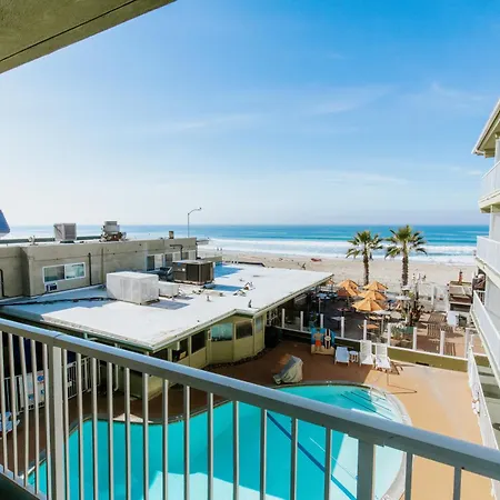 Surfer Beach Hotel-3